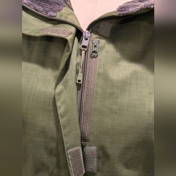 EUC Under Armour Storm M Women's Army Green Rain Jacket - Picture 8 of 12